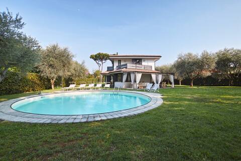 Villa Grazia: elegant single villa + private pool