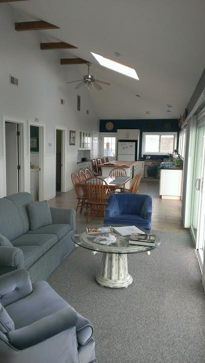 Široko otvorená obývacia izba, jedáleň a kuchyňa!