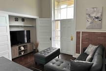 The Harrison A | QUEEN 1BD/1BA Apt near Riverfront