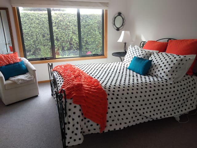 Large Waterfront 2 bedroom home. gorgeous views