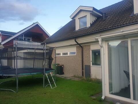 Spacious house in quiet area. Walking distance Storsjöcupen