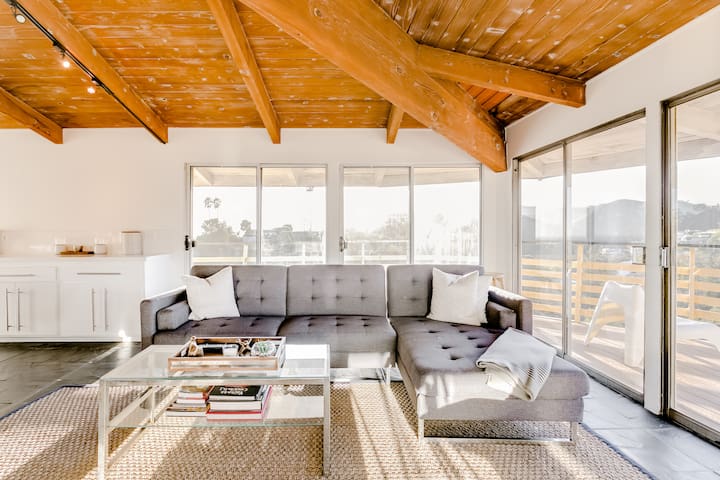 Breathtaking Views from Chic Mid Century Modern House