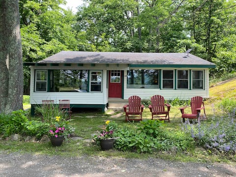 Adirondack Cabin Retreat – Hot Tub + Lake