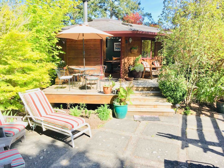 Garden Cottage B, Heart of Lopez Village Cottages for Rent in Lopez