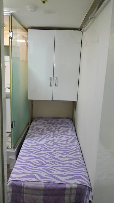침대, 옷장 Bed, wardrobe