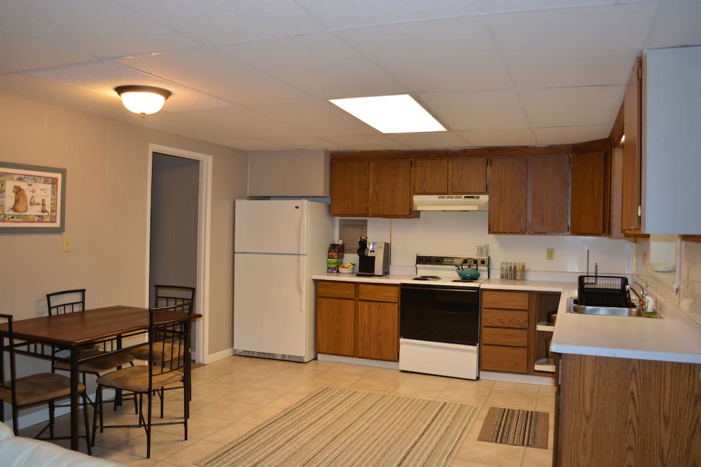 Kitchen & Dining