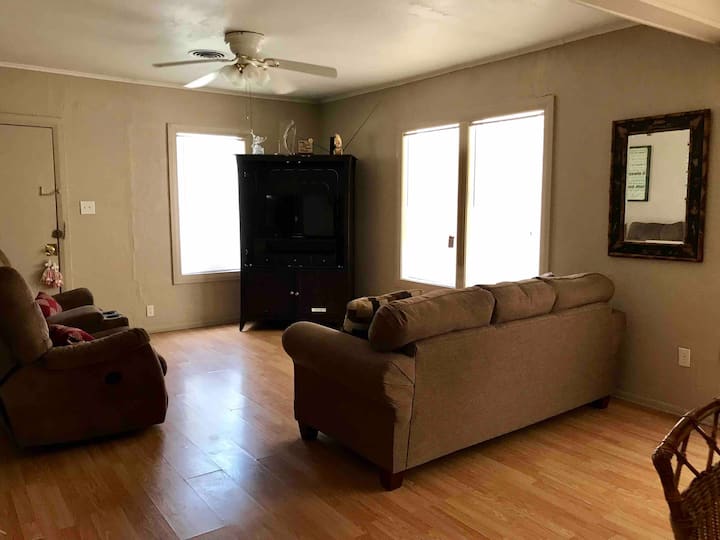 Quiet And Cozy Home W/ Wifi In Groves, Texas - Sabine Lake