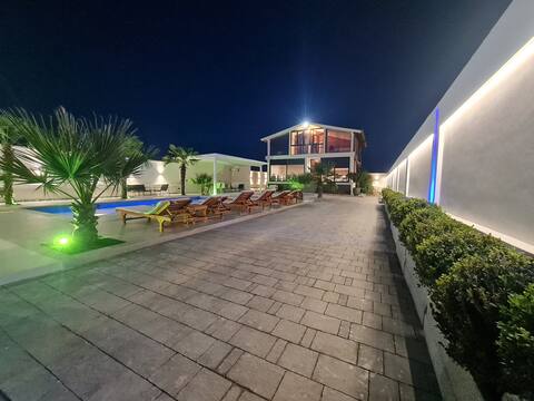 Isea Wood Villa Lalez Bay