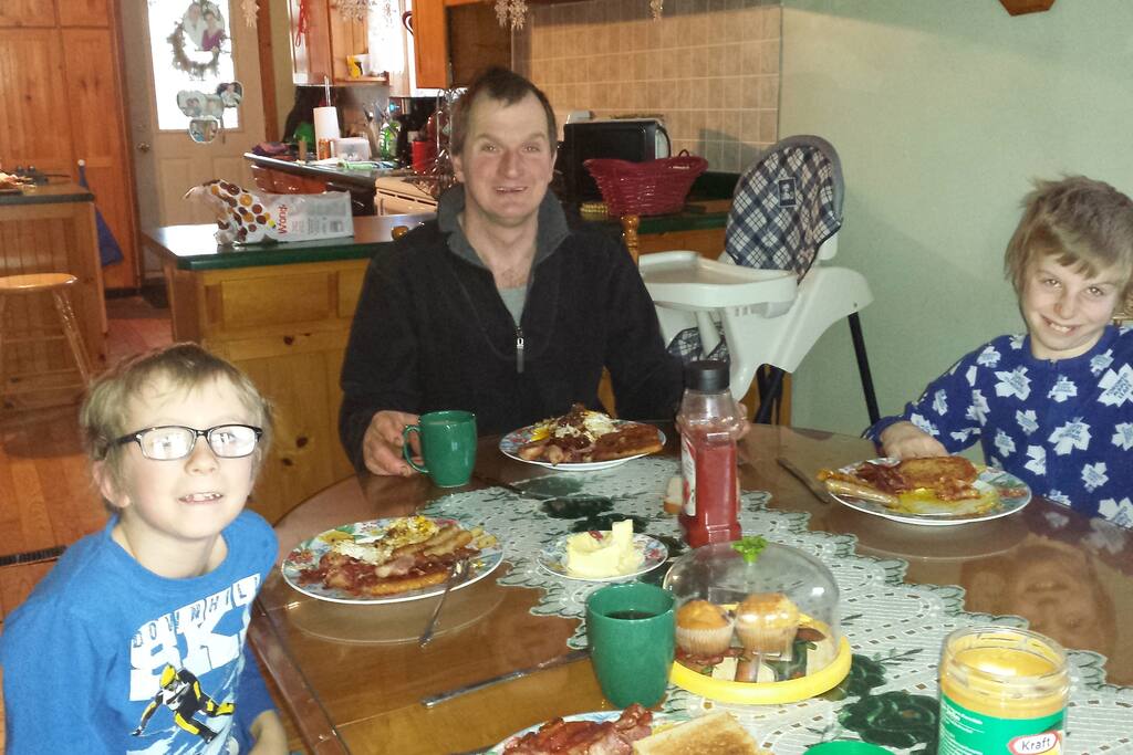 Enjoying breakfast !