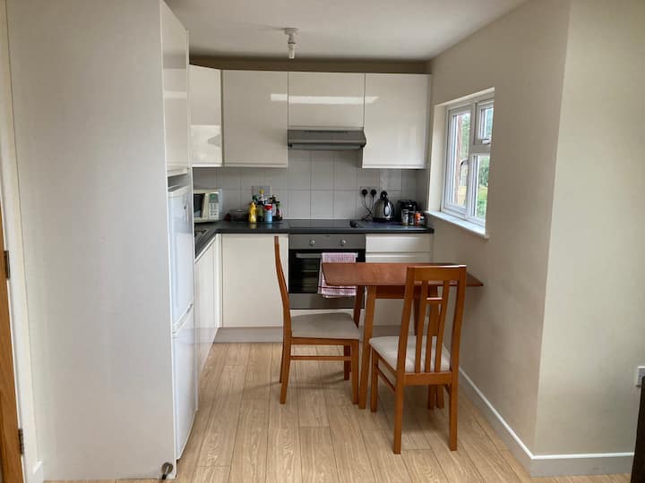 Parklands Apartment 3 Chichester. Modern Apartment Flats for Rent in