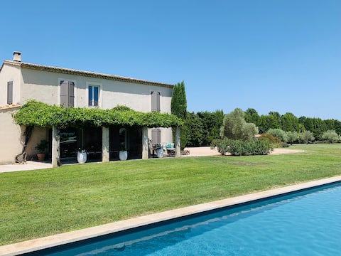 New farmhouse in the heart of Provence, absolute calm.