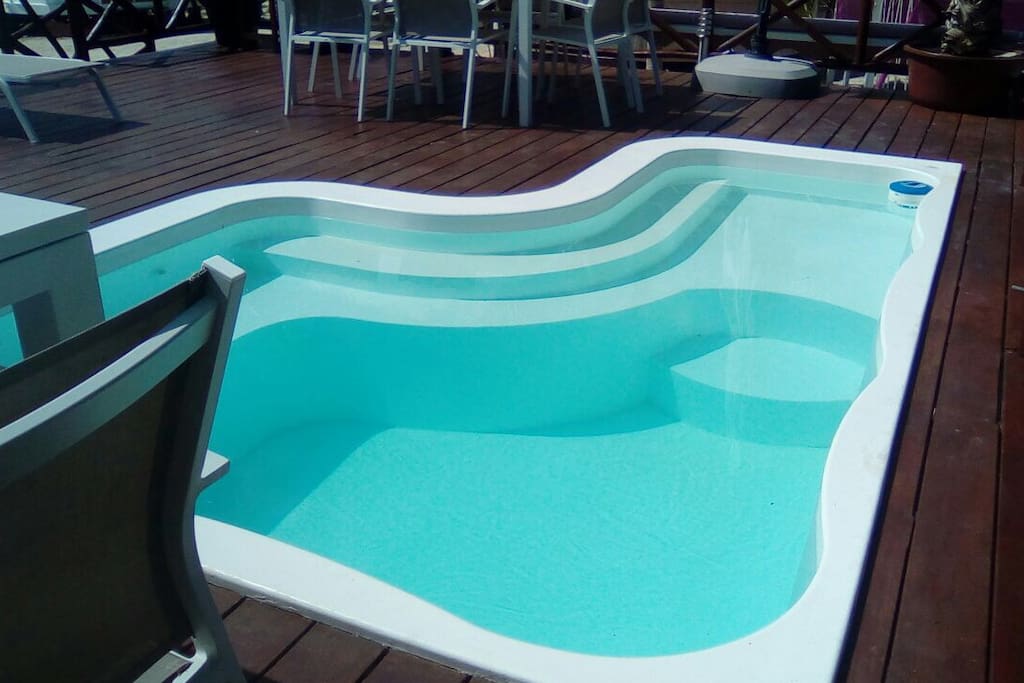 Pequeña piscina comun
