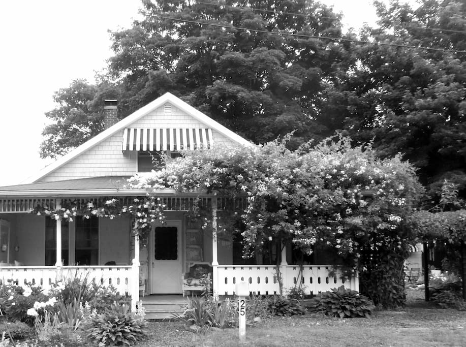 Providence,Newport RI Bristol cottage private bath Houses for Rent in