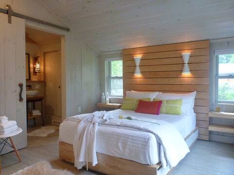 Modern Vermont Village Farmhouse - Guest House
