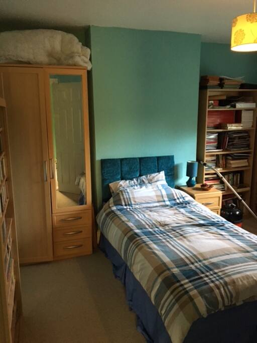 nice single room, light and airy