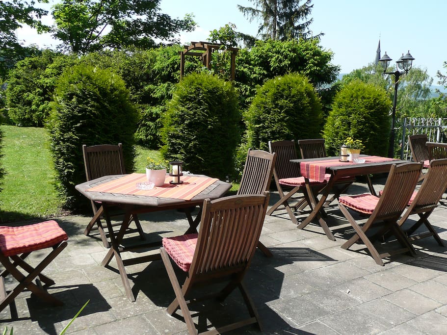 Garten mit Panorama über Wernigerode.