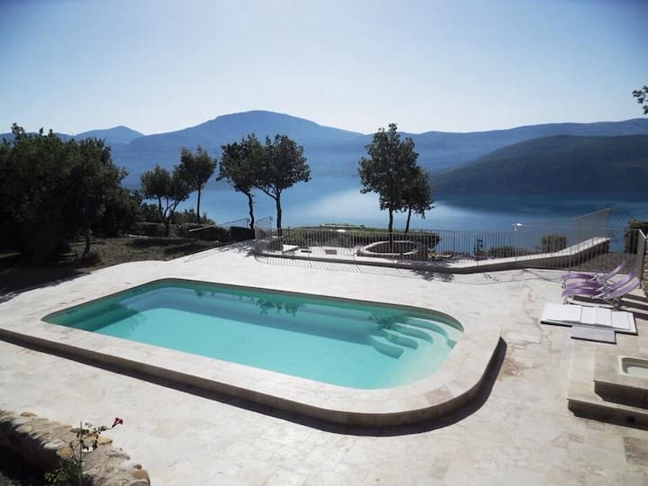 Lake of Sainte-Croix : locations de maisons de vacances en bord de lac -  Provence-Alpes-Côte d'Azur, France | Airbnb