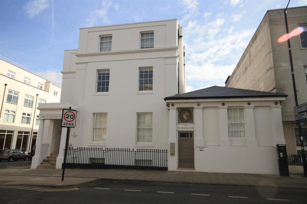 Beautifully restored Georgian building, directly in the town centre