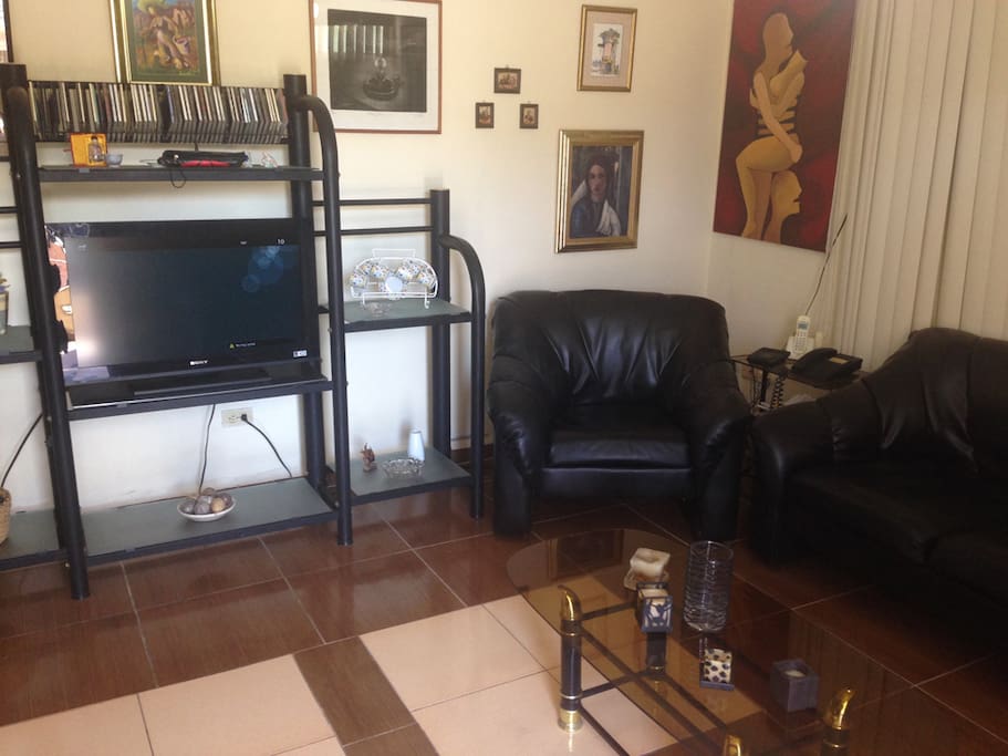 Cuenta con TV