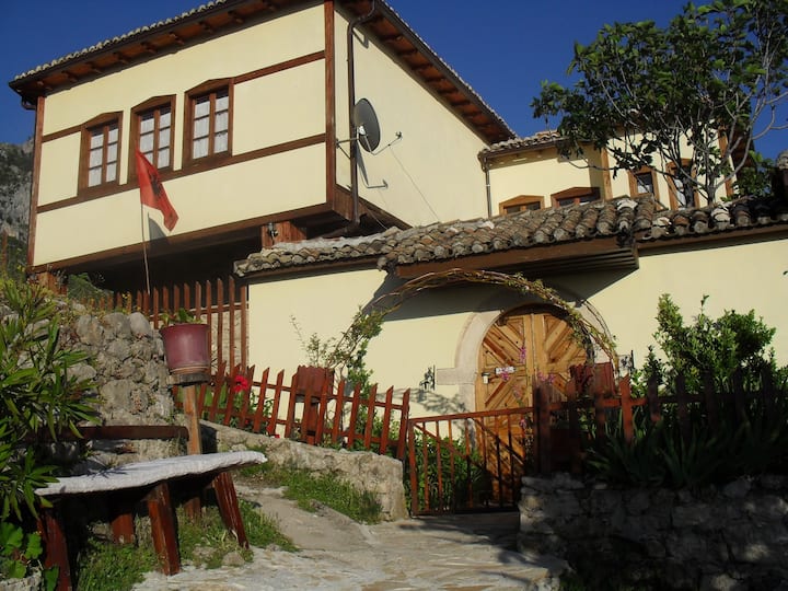 House inside the Castle Kruja. (ROOMS EMILIANO)