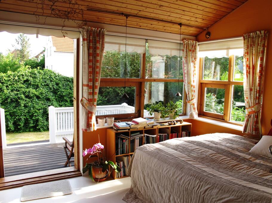 Bedroom with acces to balcony