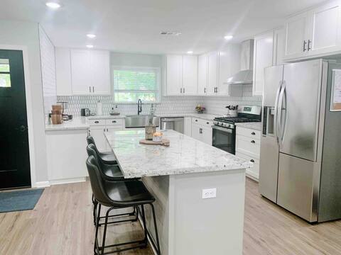 Fresh & Clean Home~Large Back Porch~4BR/3BA