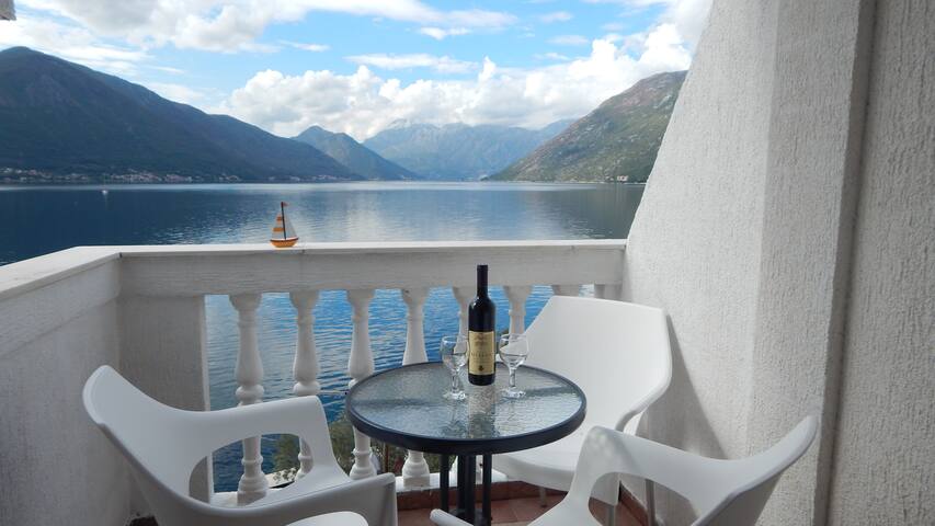 Villa PM: unique position, beachfront