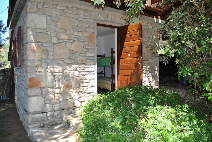 ילדים אוהבים את הבית הקטן עם שתי מיטות קומתיים שבהן הם יכולים ליהנות מקצת חופש.