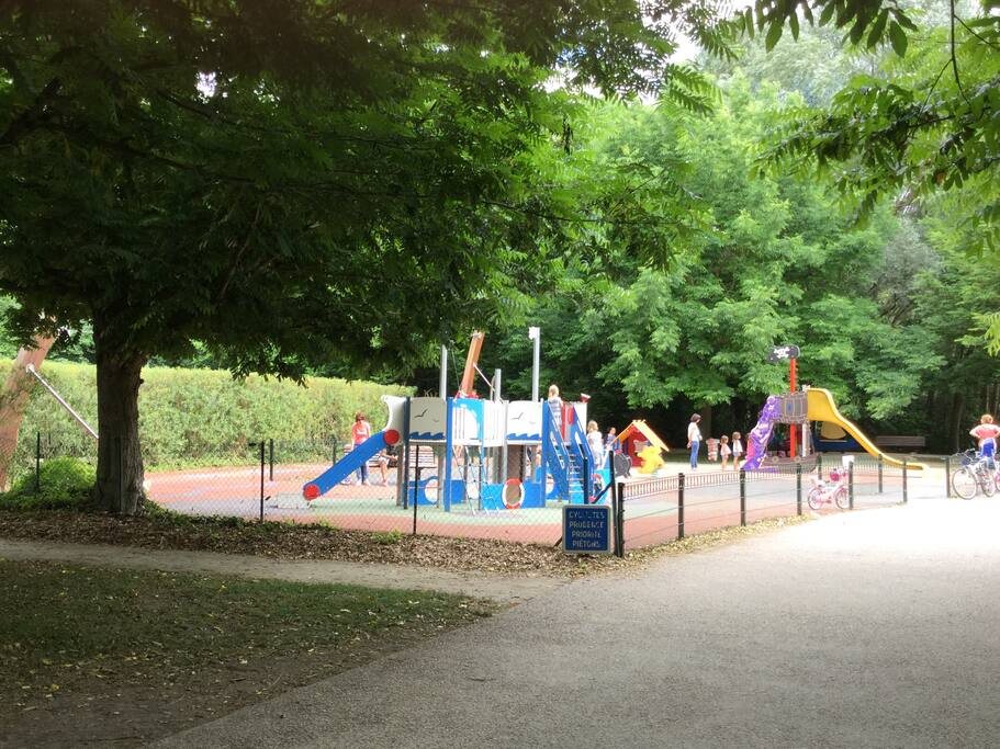 Parc de jeu enfant tyrolienne - Lac du Canada à BEAUVAIS