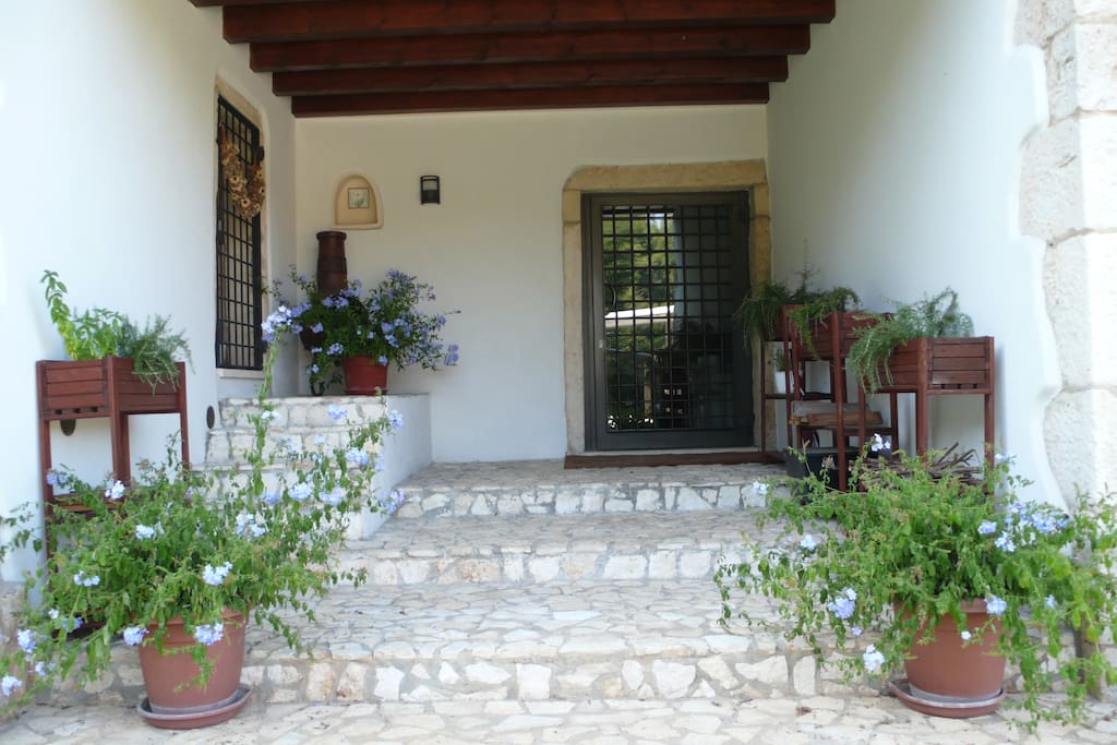 for food and wine lovers, the area offers many restaurants and wine tasting venues,