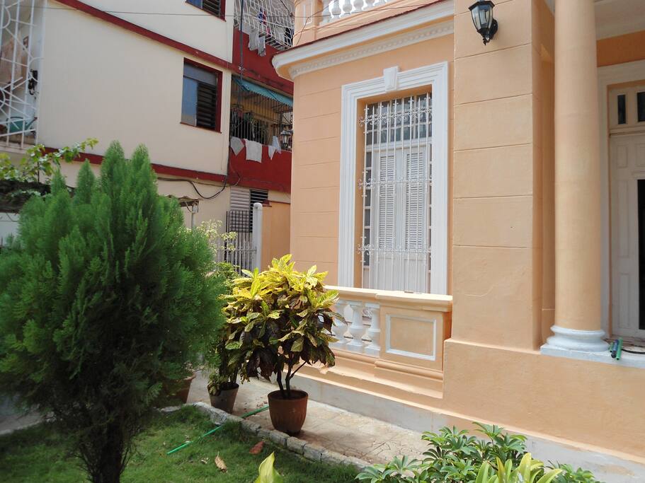 Entrada del jardín