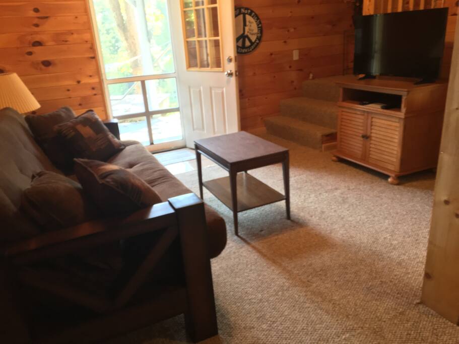 Your apartment has its own entrance and privacy. Relax watching a DVD on a new TV. If needed, the futon changes into full size bed