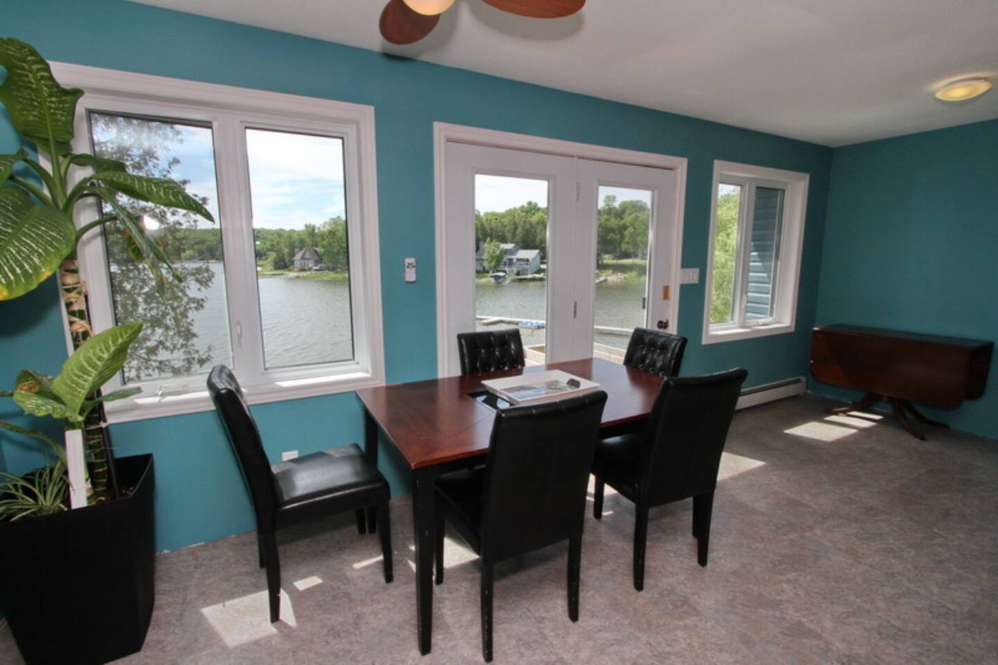 Lou S Haven Brown Room Cottages For Rent In Lion S Head