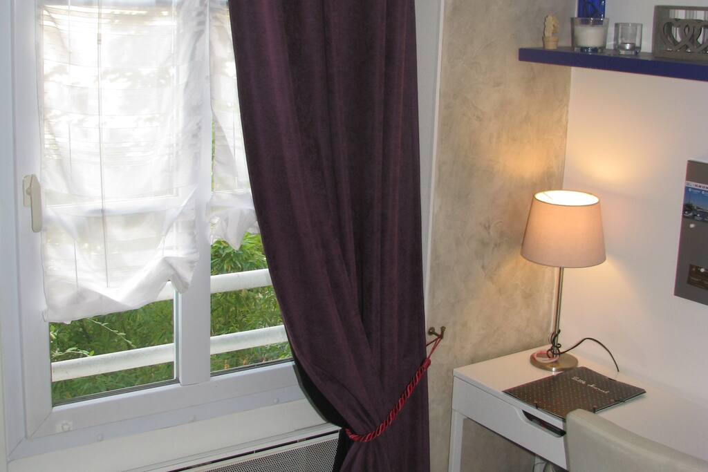 Petit coin bureau avec Wi-Fi