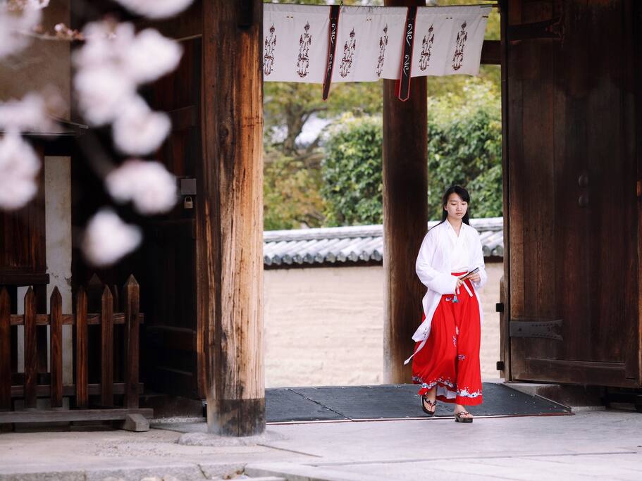 穿汉服走进法隆寺的斑驳土墙 一秒钟重回大唐 奈良旅游攻略 尽在airbnb爱彼迎 穿汉服走进法隆寺的斑驳土墙 一秒钟重回大唐 奈良旅游攻略 尽在airbnb爱彼迎