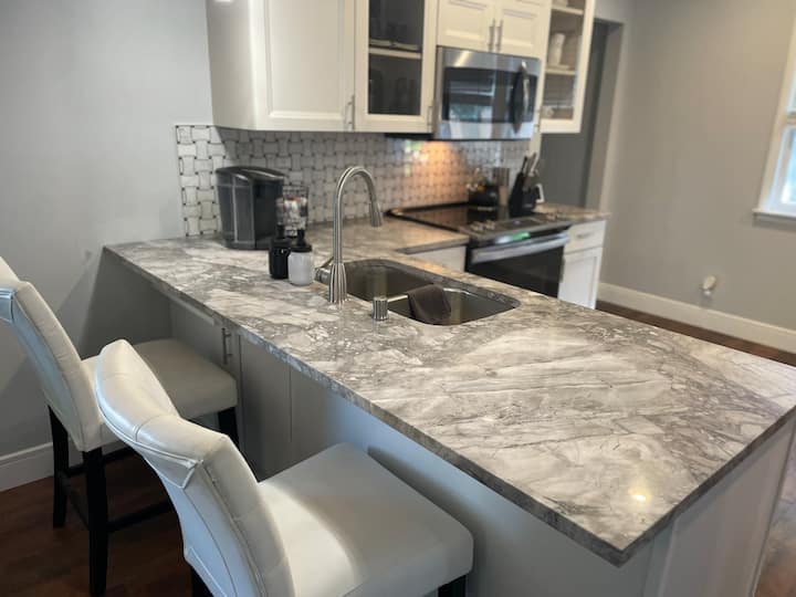 3 Bedroom, 2 bath home, with gazebo
By stadium