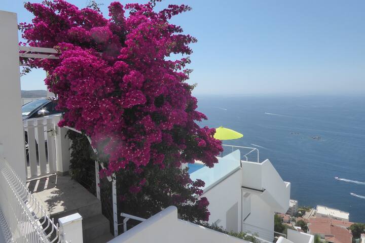 VILLA with Exceptionnal view on the Bay of Roses gallery image 4