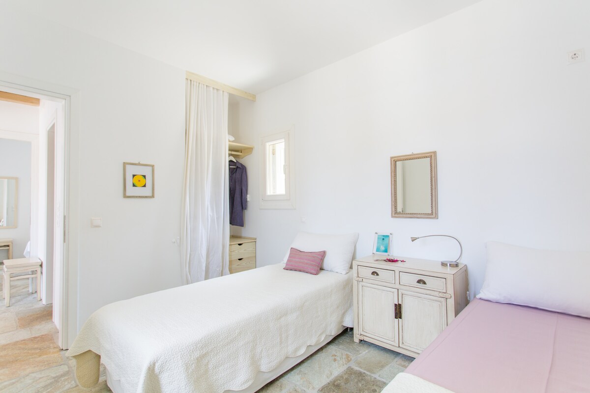 חדר שינה 2 | 2 מיטות יחיד (יכול להתאחד)