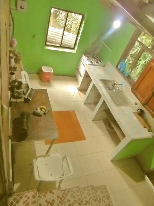Espacio alegre para crear,compartir y conocer amigos. En el horno se hacen pizzas , pan, guisos. Contamos con el café de la casa, Ishpingo Café, una auténtica delicia.