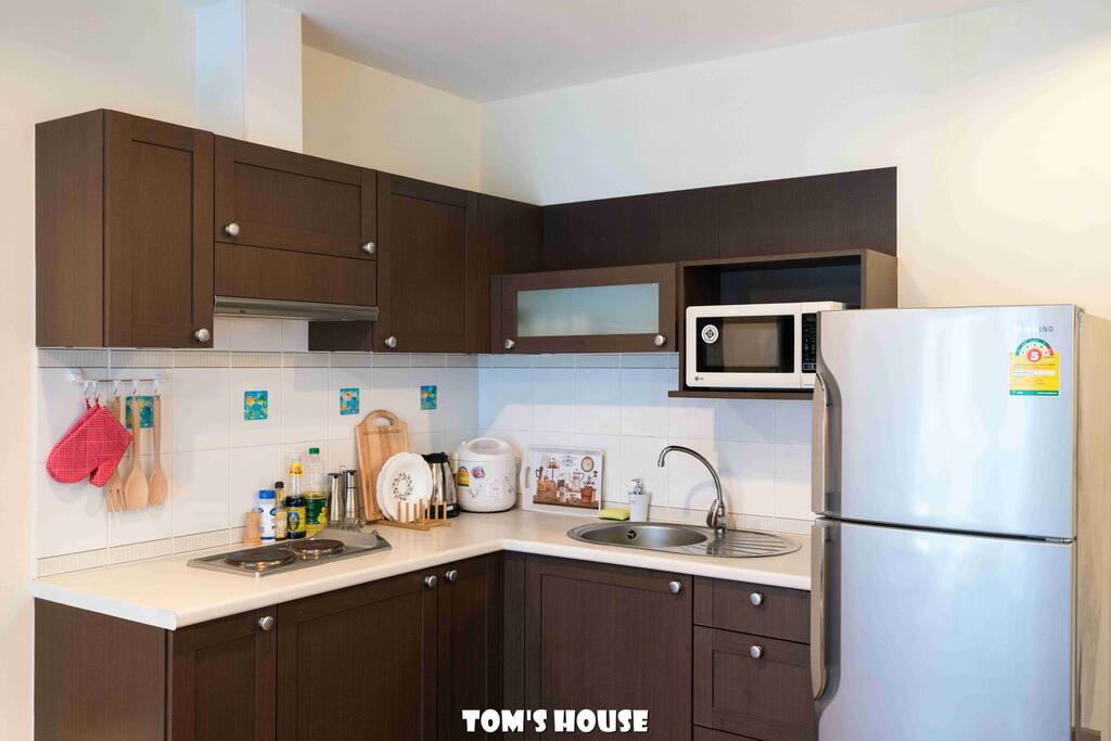 Kitchen with Cooking Utensils
用具齐备的私属厨房