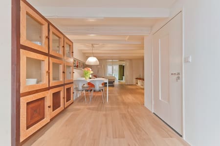 Beautiful ap.+bikes+garden+boat!