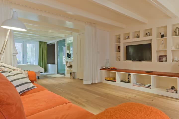 Wunderschön gestaltete Wohnung + Fahrräder + Garten Häuser zur Miete