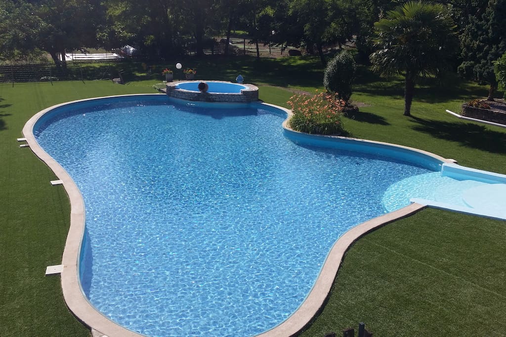 piscine commune la plus grande
de 0,80m à 1,60m