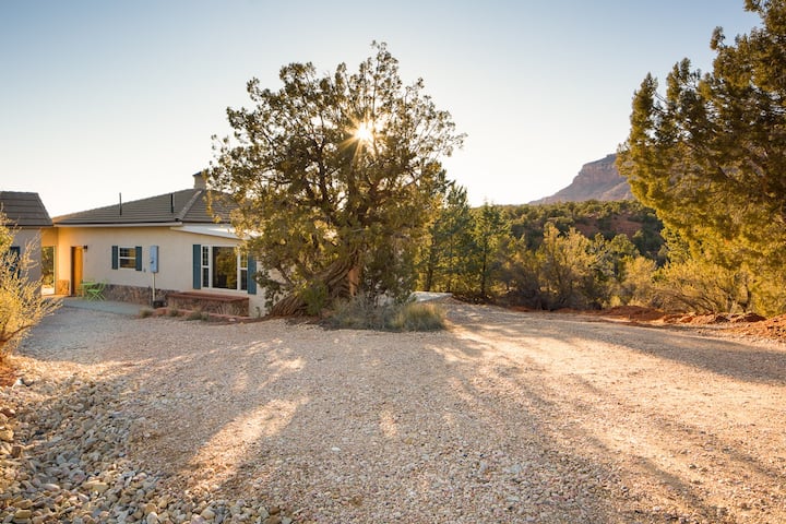 Hiking out your door! Kanab Casita, Secluded Views