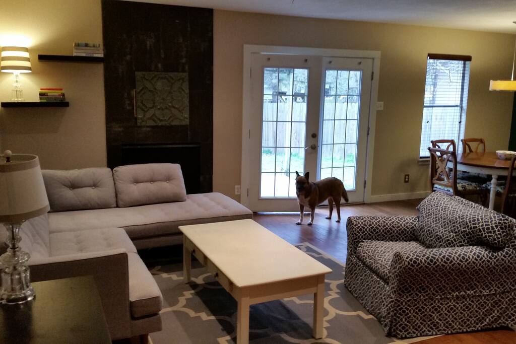 Living and dining area (dog not included, sorry!)