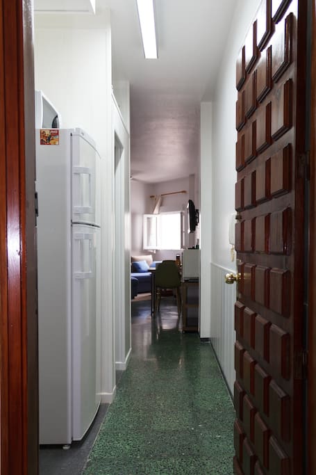 Bienvenidos a Lindamar 501, el alojamiento ideal para viajeros solitarios, parejas y familias pequeñas. | Welcome to Lindamar 501, the ideal accommodation for solo travelers, couples and small families.