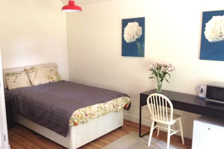 'Garden House' Private Studio Flat