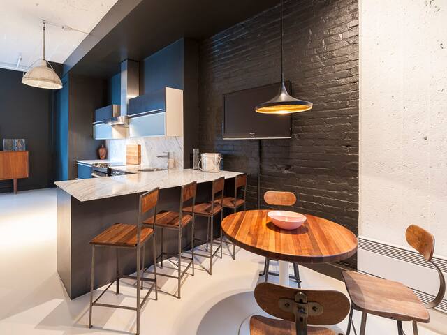 CHIC AND COOL INDUSTRIAL LOFT gallery image 4