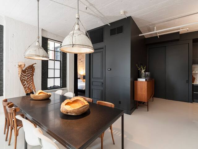 HUGE/COOL/CHIC/ LOFT /OLD CITY gallery image 4