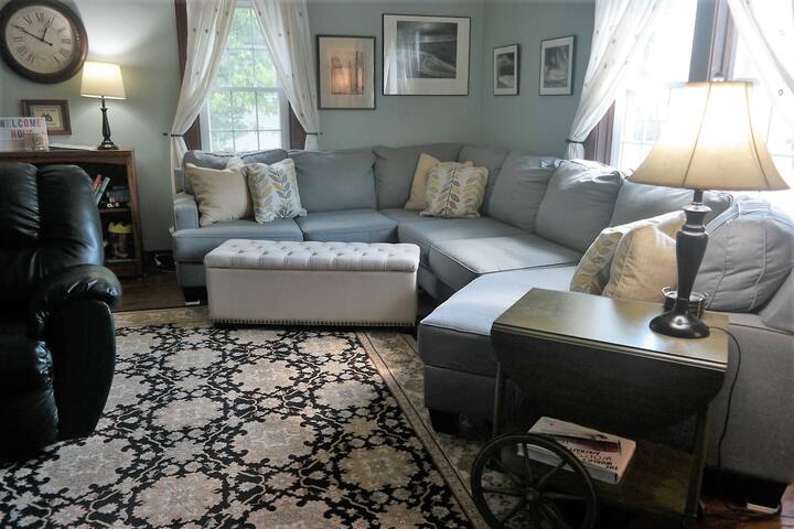 Cute and Cozy downtown Rockon Duplex!